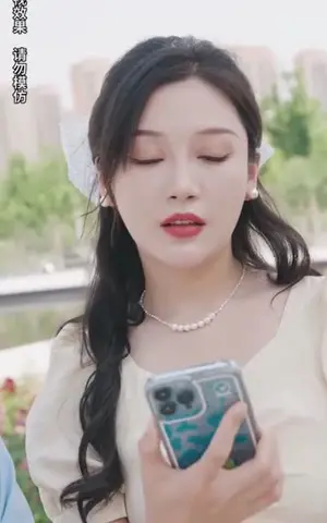 《真千金智斗拜金女》短剧封面