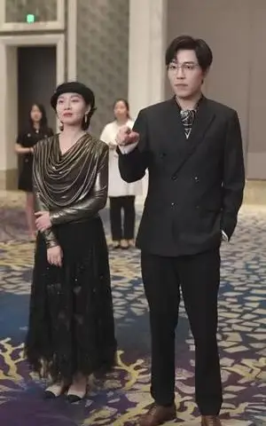 《我靠仙器纵横都市（77集）（夸克网盘）》短剧封面