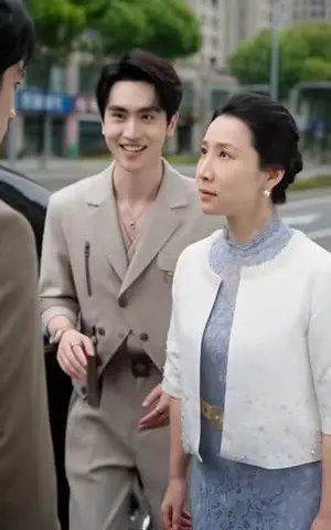 《闪婚，她甜到犯规（74集）涂鑫艺＆李思杨（夸克网盘）》短剧封面