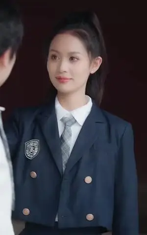 《求婚99次被高冷校花强撩我＆她是青梅你是茶，真诚才能走天涯&求婚99次被高冷校花强撩我＆她是青梅你是茶真诚才能走天涯（100集）舒瀚＆潘琢玉》短剧封面