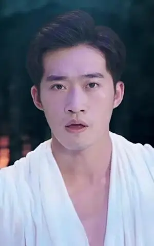 《擦边剧:在父母坟前,我立地成神》短剧封面
