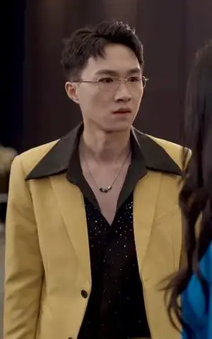 《长跑八年她奔向白月光（103集）汪天予（夸克网盘）》短剧封面