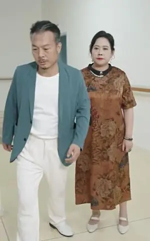 《我在八零之厂长非我不娶（81集）（夸克网盘）》短剧封面