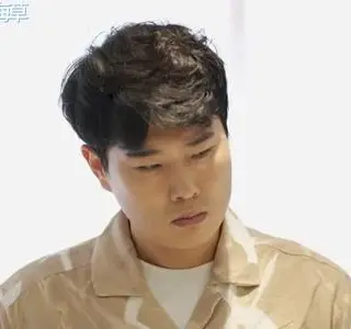 《【中字】韩国网剧-比基尼三选一,应该选哪一件?(夸克网盘)》短剧封面
