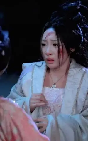 《废柴丑女惑人心，清冷凤尊失控了（81集）臧晓嘉＆董子源（夸克网盘）》短剧封面