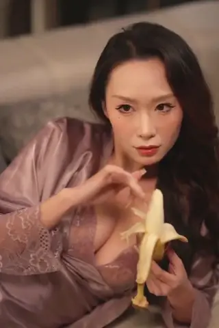《擦边短剧：嫂子的秘密&出狱后的疯狂复仇&狂龙出狱&从征服嫂子开始复仇（迅雷网盘）》短剧封面