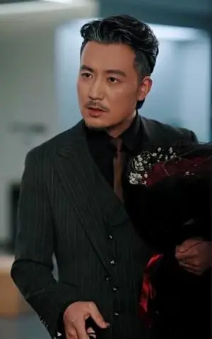 《人到四十误嫁豪门（82集）刘美希（夸克网盘）》短剧封面