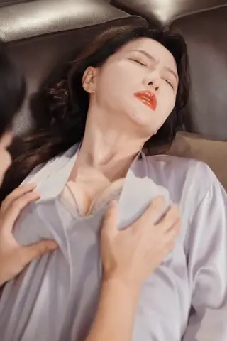 《擦边短剧：欲海情波(Waves of Desire)（迅雷网盘）》短剧封面