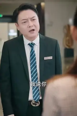 《裴总的千亿村花夫人（百度网盘）》短剧封面