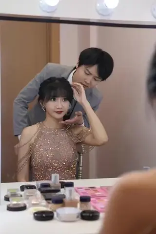 《擦边剧:外卖员的花都人生》短剧封面