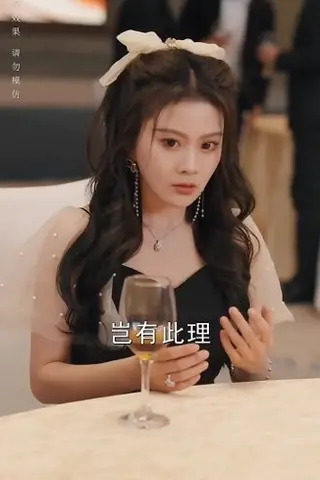《擦边剧:我的模特生涯》短剧封面