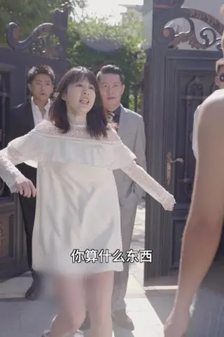 《擦边剧:我的七个师姐又美又飒(85集)》短剧封面