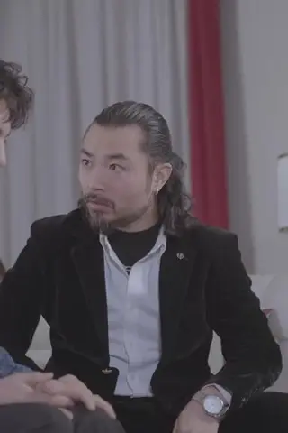 《擦边剧:我的绝色老板娘》短剧封面
