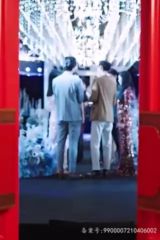 《擦边剧：离婚后，我嫁给了万人迷小叔》短剧封面