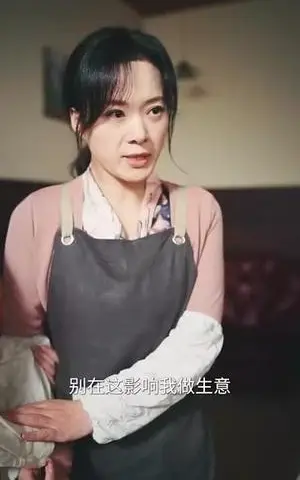 《初恋重逢与白月光谈一场黄昏恋（80集）（夸克网盘）》短剧封面