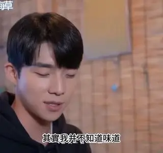 《【中字】韩国网剧-男人们为之疯狂的兼职生(夸克网盘)》短剧封面
