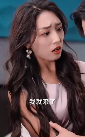 《转身成为禁欲大佬的小娇妻（88集）李胜杰&赵早儿（夸克网盘）》短剧封面