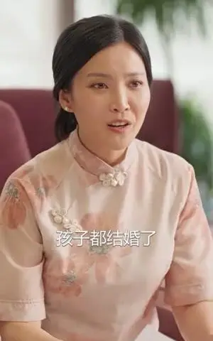《快穿团宠三个大佬哥哥太粘人（87集）（夸克网盘）》短剧封面