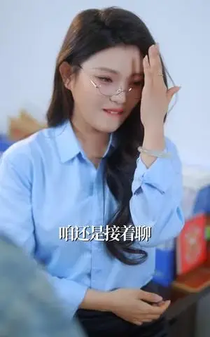 《签到后，我成了校花们的房东（79集）方晨楦&李苗苗（夸克网盘）》短剧封面