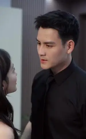 《陷落于你的暮光（79集）李璟羿&何依蔓》短剧封面