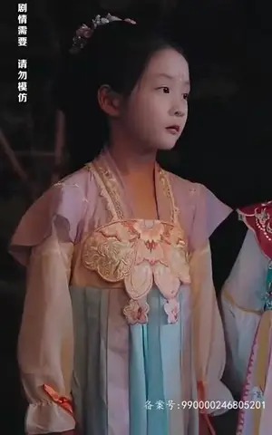 《我的四个姐姐绝色倾城》短剧封面