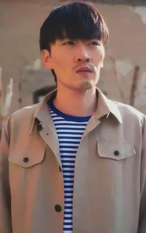 《我穿成了校花的恶毒老爹（80集）徐培淇＆杨宜桐（夸克网盘）》短剧封面