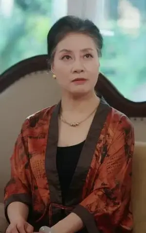 《她从泥里站成了光（60集）王姝懿＆宋哲伦（夸克网盘）》短剧封面