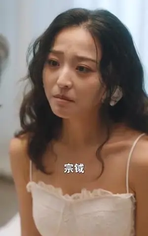 《赠你玫瑰与月光（68集）何连飞＆杨佳佳（夸克网盘）》短剧封面