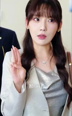 《秦爷别慌夫人她有弹幕剧透（72集）向帅＆常文景》短剧封面