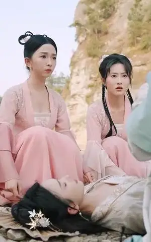《臭山贼，朕就是女帝＆史上最强山贼：捡个女帝当老婆（80集）都钊&可凡（夸克网盘）》短剧封面