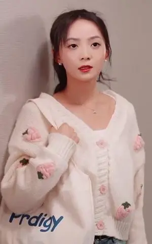 《职业替身月薪百万离谱（124集）许丹（夸克网盘）》短剧封面