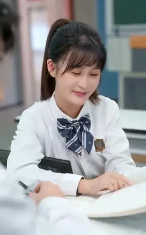 《让我退学，我反手震惊学术界（69集）翟炯＆李茉（夸克网盘）》短剧封面