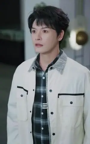 《女神为我倾心：系统带我逆袭（80集）李彬航＆董鹿鹿（夸克网盘）》短剧封面