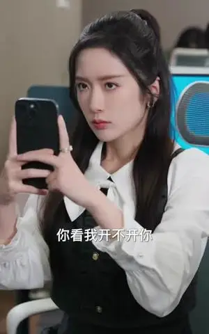 《让你下山救苍生，你上班摸鱼撩总裁（80集）陈丹&陈敬德（夸克网盘）》短剧封面
