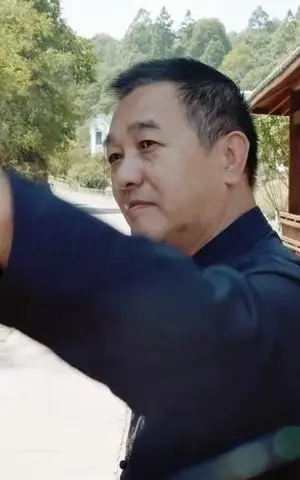 《神医出山彪悍娇妻包分配(101集）（夸克网盘）》短剧封面