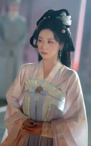 《皇后低头看看朕（67集）胡耀文&沈淮》短剧封面
