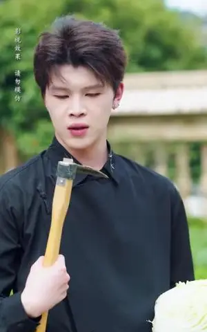 《这个相师强的很过分（52集）吴鹏毅（夸克网盘）》短剧封面