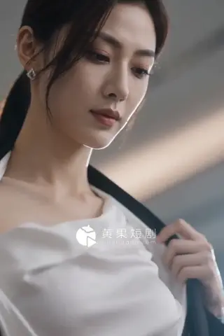 《AI擦边短剧：女总裁的秘密调教（迅雷网盘）》短剧封面