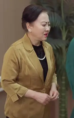 《觉醒后她不再沉默&上辈子苦够了这一世只为女儿（60集）（夸克网盘）》短剧封面