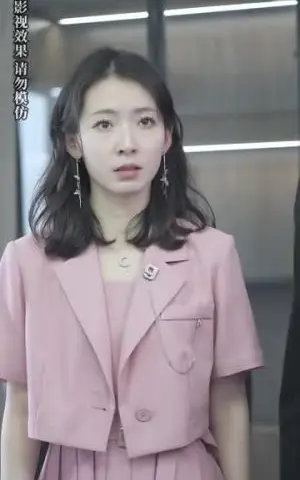 《擦边剧:我的倾城总裁未婚妻》短剧封面