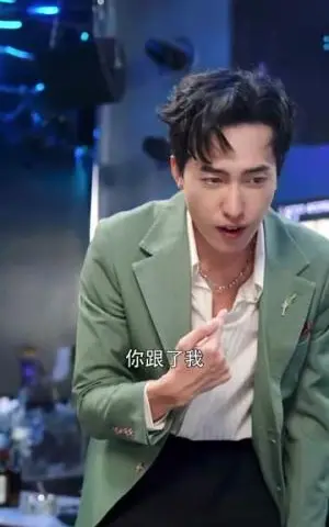 《暗夜与黎明：双生（32集）（夸克网盘）》短剧封面