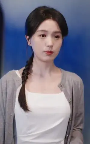 《月亮先动心（73集）赵冠宇＆方思畅（夸克网盘）》短剧封面