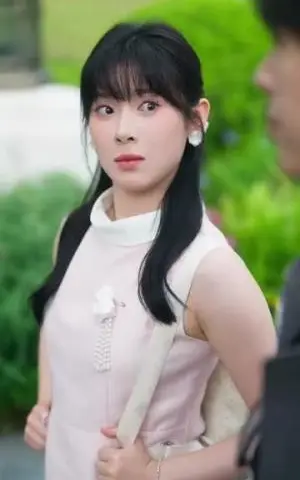 《破产后被哥哥扔到他死对头家里（79集）刘兰博&刘夕语（夸克网盘）》短剧封面