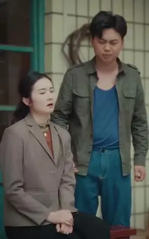 《老太太的崛起新生（68集）（夸克网盘）》短剧封面