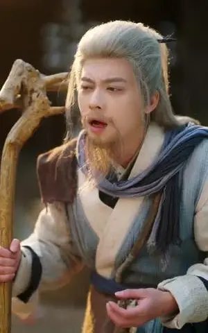 《百岁修仙：从觉醒天灵根开始（81集）俞隽逸＆姜羽星（夸克网盘）》短剧封面