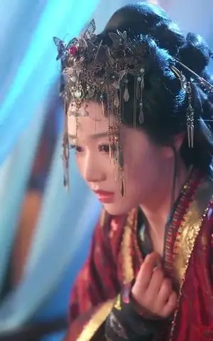 《龙榻换人,我和假皇帝共享江山(82集)黄宥天&岳雨婷(夸克网盘)》短剧封面