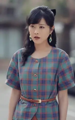 《许你万千光芒好（36集）（夸克网盘）》短剧封面