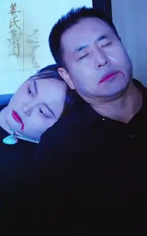 《她的玫瑰藏着刀(80集)段平&王玥伊(夸克网盘)》短剧封面