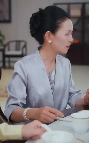 《联姻当天被抛弃，转身嫁给白月光（90集）孟瑞＆马维丽（夸克网盘）》短剧封面