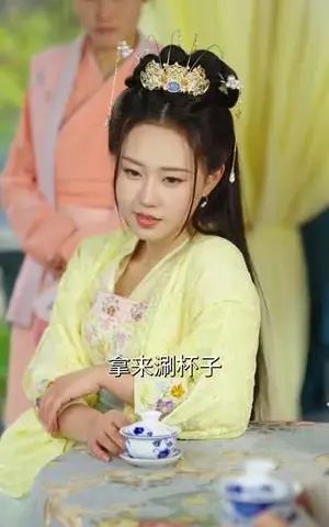 《皇后竟是我自己（61集）滕林&李晓（夸克网盘）》短剧封面